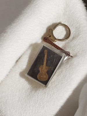 Porte-clés vintage guitare dorée publicitaire rétro ancien