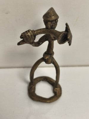 Petite statuette africaine bronze personnage abstrait ancien sculpture ethnique