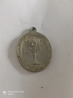 Médaille religieuse ancienne Sainte Marie, ovale, finition argentée, motif couro