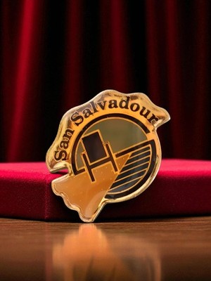 Pin's publicitaire vintage San Salvadour années 80 logo doré badge rare