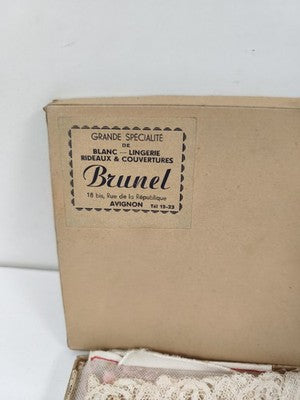 Ancien petit linge de table français dentelle, Brunel Avignon, vintage déco