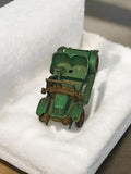 Voiture miniature ancienne verte, style rétro, finition métallique vintage