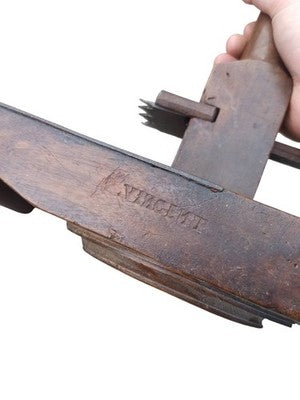 Chaintreuil agricole ancien signé Vincent XIXe, outil vintage bois, finitions mé