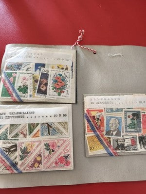 Lot anciens timbres monde vrac, fleurs, triangulaires, Allemagne, philatélie