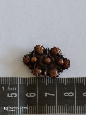 Broche ancienne ovale pierres rouges style rétro – doré – bijou vintage