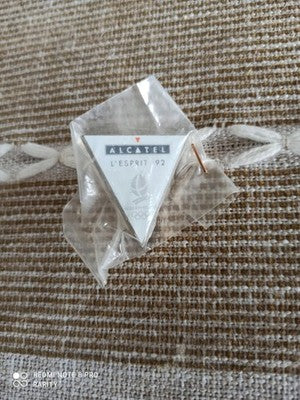 Pin's Alcatel L'Esprit 92 Albertville Jeux Olympiques vintage triangle