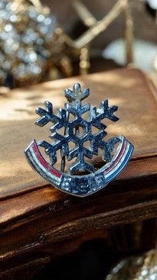 Broche médaille flocon ESF vintage – Métal argenté rétro ski neige