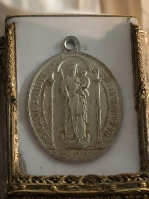 Médaille religieuse ancienne Sainte Marie, ovale, finition argentée, motif couro