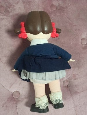 Poupée Peko-Chan vintage, soft vinyl, tenue bleue, figurine japonaise ancienne