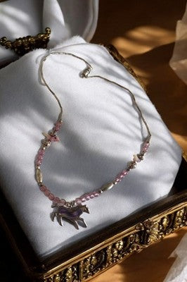 Collier pendentif cheval perles roses vintage bijou fantaisie occasion