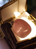 Pendentif pierre naturelle rose monture métal, bijou élégant mystérieux