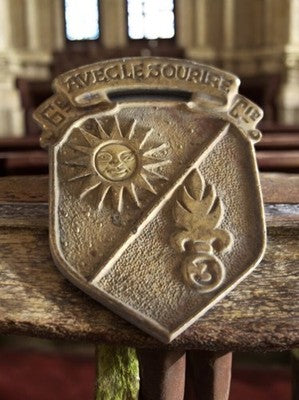 Plaque militaire vintage régiment français 3e, blason soleil et grenade