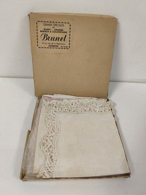 Ancien petit linge de table français dentelle, Brunel Avignon, vintage déco
