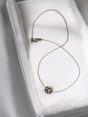 Collier vintage rétro, pendentif boule strass sur fil fin ancien fantaisie
