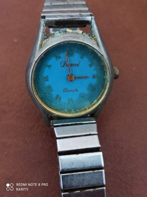 Montre vintage Domi Quartz cadran bleu, bracelet extensible, ancien