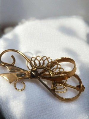 Broche vintage rétro plaquée or motif floral bijou ancien doré élégant
