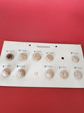 Lot vintage boutons anciens avec présentoir, manufacture française couture rare