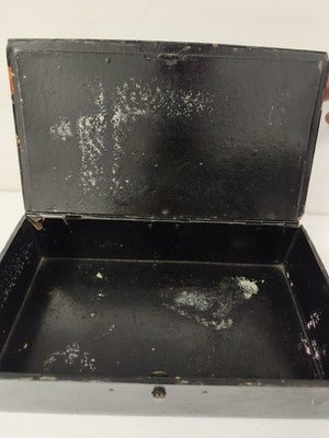 Boîte carton bouilli laqué noir, scène de cour orientale, XIXe siècle