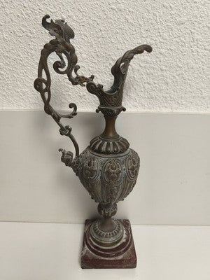 Aiguière ancienne métal argenté style Napoléon III XIXe, piédouche marbre