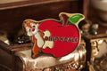Pin's Tokyo Disneyland Chip 'n Dale pomme rouge Disney vintage rare
