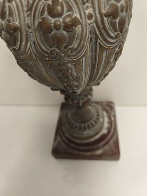 Aiguière ancienne métal argenté style Napoléon III XIXe, piédouche marbre