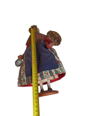 Santon ancien signé Jouglas femme panier œufs costume provençal vintage déco