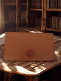 Porte-documents vintage en cuir marron, accessoire ancien rétro embossé