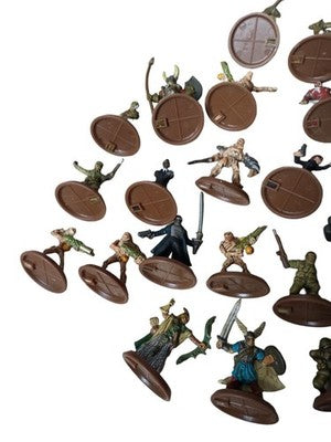 Lot 25 figurines Heroscape vintage, personnages variés, socles marron