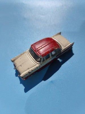 Ancienne Dinky Toys 24K Simca Chambord vintage crème et rouge, voiture miniature