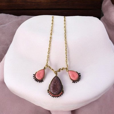 Collier vintage rétro années 80, pendentifs goutte rose et prune, chaîne dorée