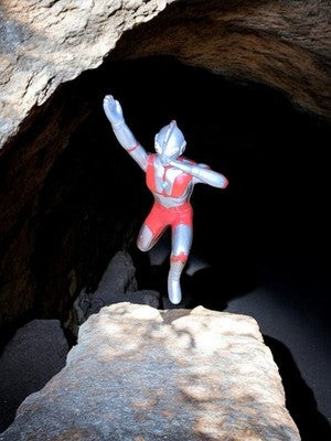 Figurine Ultraman Bandai Japan rouge argenté héros rétro tokusatsu