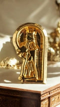 Pin's religieux vintage doré Notre Dame style iconique – épingle ancienne rare