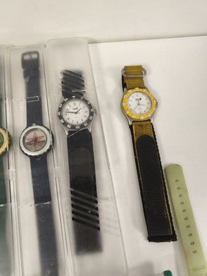 Gros lot de montres publicitaires vintage quartz, étuis, logos années 1990 varié