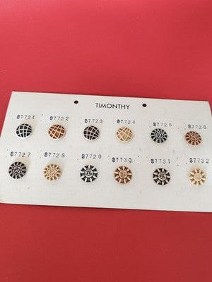 Lot vintage boutons anciens neufs avec présentoir, manufacture française couture