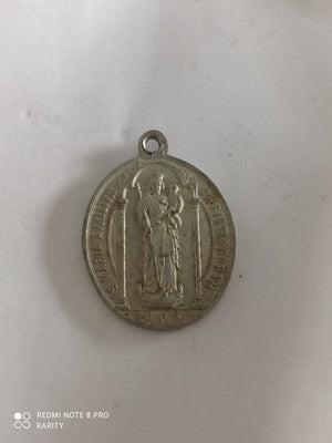 Médaille religieuse ancienne Sainte Marie, ovale, finition argentée, motif couro