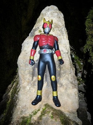 Figurine vintage Kamen Rider Bandai 2003 rouge noir or Japon tokusatsu jouet