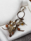 Collier fantaisie vintage rétro breloques animaux perles marron bijou ancien