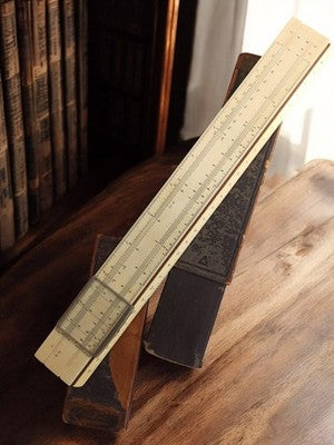 Règle à calcul ancienne vintage, curseur, finition ivoire, étui cuir rétro