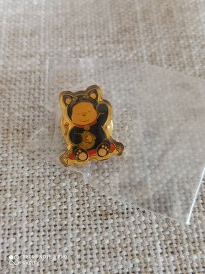 Pin's Winnie l'Ourson Tokyo Disneyland vintage noir doré Disney