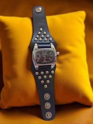 Montre femme FENT vintage cadran argenté design large bracelet noir rivets