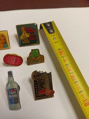 Lot 10 pin’s publicitaires vintage années 80 médias TV cinéma Finlandia