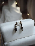 Paire boucles d’oreilles pendantes vintage noir doré rétro fantaisie ancien