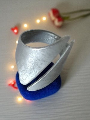 Bague large vintage signée, finition argentée, design rétro taille 56
