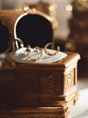 Boucles d’oreilles créoles vintage dorées – Style rétro élégant