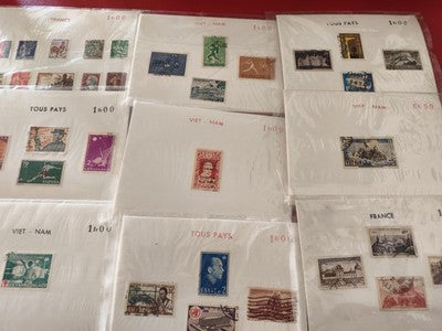 Lot anciens timbres collection vrac monde France Vietnam philatélie vintage
