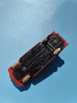 Dinky Toys Studebaker Commander vintage rouge toit beige ancien modèle de collec