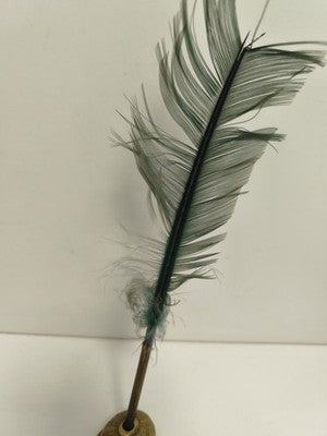 Stylo plume ancien sur pied bronze, plume verte déco bureau vintage écriture
