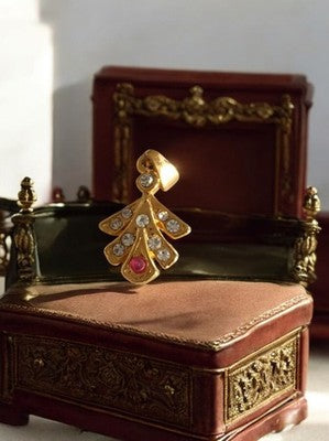Pendentif vintage plaqué or strass, forme arbre stylisé, cabochon rose