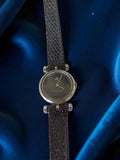 Montre femme vintage Jacques Esterel Paris cadran noir, bracelet aspect reptile
