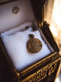 Médaille religieuse catholique ancienne, pendentif rond vintage, aspect bronze